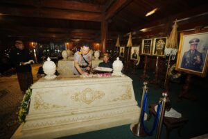 Jelang Hari Bhayangkara ke-79, Kapolri Jenderal Listyo Sigit Prabowo Gelar Ziarah ke Makam Para Tokoh Bangsa dan Pahlawan Nasional, Termasuk Soeharto, BJ Habibie, Gus Dur, dan Ir. Soekarno