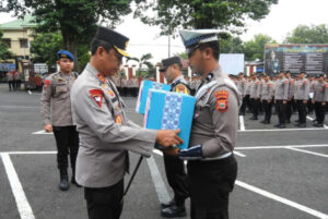 Peringati Hari Bhayangkara ke-79, Kapolda Malut Lepas 8.000 Paket Bansos untuk Masyarakat