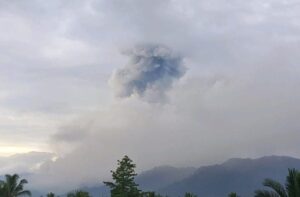 Erupsi Gunung Dukono: Kolom Abu Capai 2.500 Meter, Warga Diminta Waspada