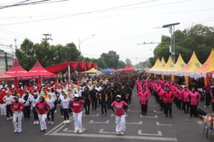 Peringati Hari Bhayangkara ke-79, Polres Tuban Gelar Olahraga Bersama dan Bakti Pelayanan di CFD Sunan Kalijaga
