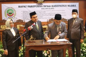 Paripurna DPRD Blora: Dua Raperda Kunci Diketok, Bupati Apresiasi Kerja Sama Semua Pihak