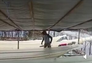 Kades Rusdi Hi. Sidik Tinjau Progres Perahu Nelayan, Target Rampung dalam Waktu Dekat