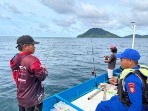 Polisi Perairan Polda Maluku Utara Sambangi Nelayan, Edukasi Keselamatan dan Perlindungan Laut