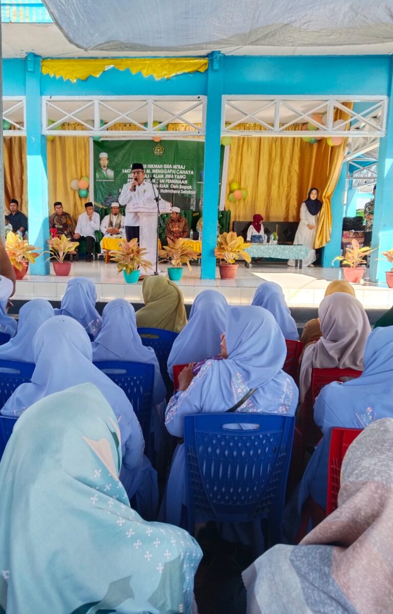 Peringati Isra Mi’raj, Ratusan Santri TPQ Pulau Makian Diwisuda di Pelabuhan Desa Walo