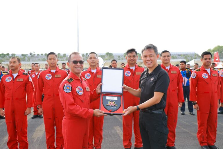 Jupiter Aerobatic Team Terima Kunjungan Menhan Singapura di Changi Air Base