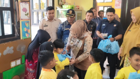 Bupati Kotawaringin Barat Pantau Program Makan Bergizi Gratis di Sekolah
