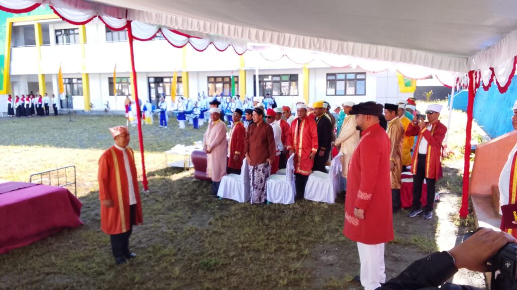 Bupati Halmahera Selatan Tegaskan Hardiknas Momentum Strategis, Dua Guru Terima Penghargaan