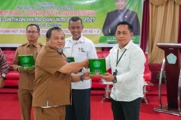 Pererat Sinergi PWI Dumai dan Universitas Dumai Melalui Seminar Jurnalistik dan Donor Darah Dalam Rangka Meriahkan HUT PWI ke 80 Tahun