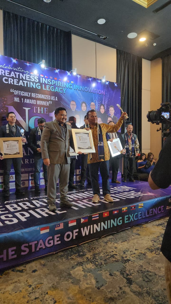 Direktur PDAM Halmahera Selatan, Soleman Bobote Mendapatkan Penghargaan Indonesia Visionary Leader Award 2026
